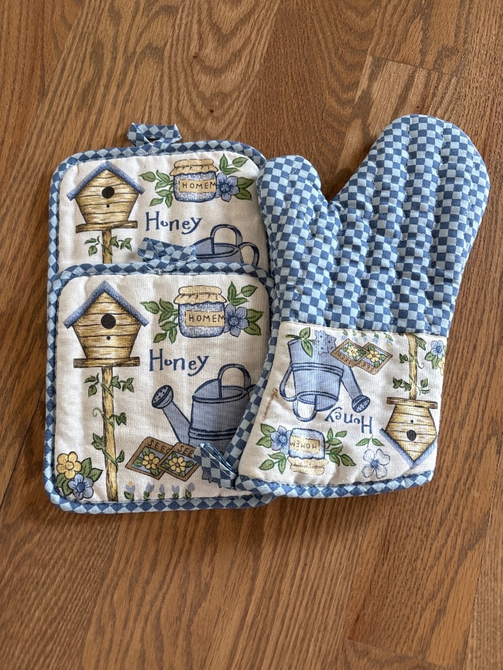 Blue checkered Cotton Kitchen Mitt and potholders Honey ‘otif